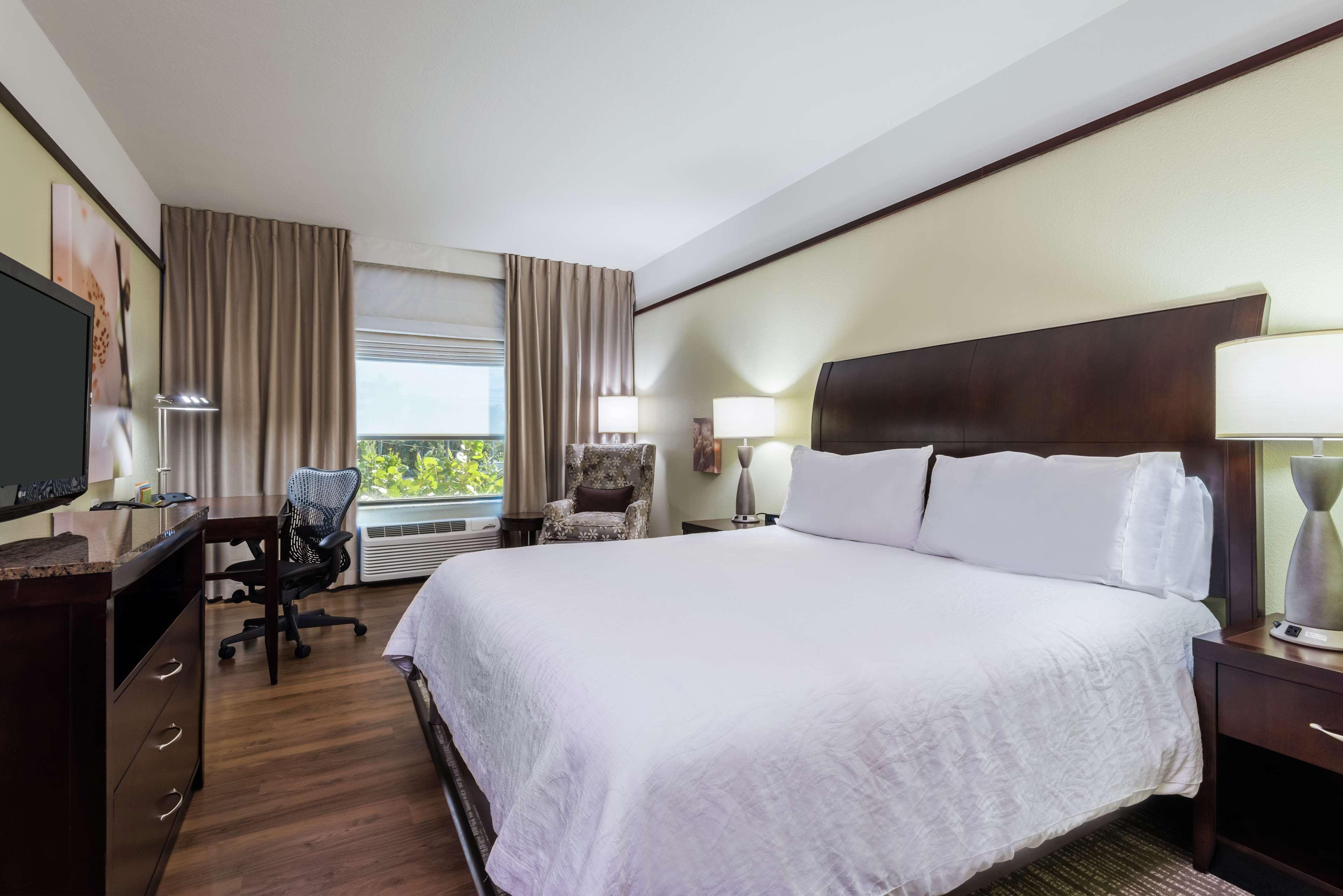 Hilton Garden Inn West Palm Beach Airport Экстерьер фото