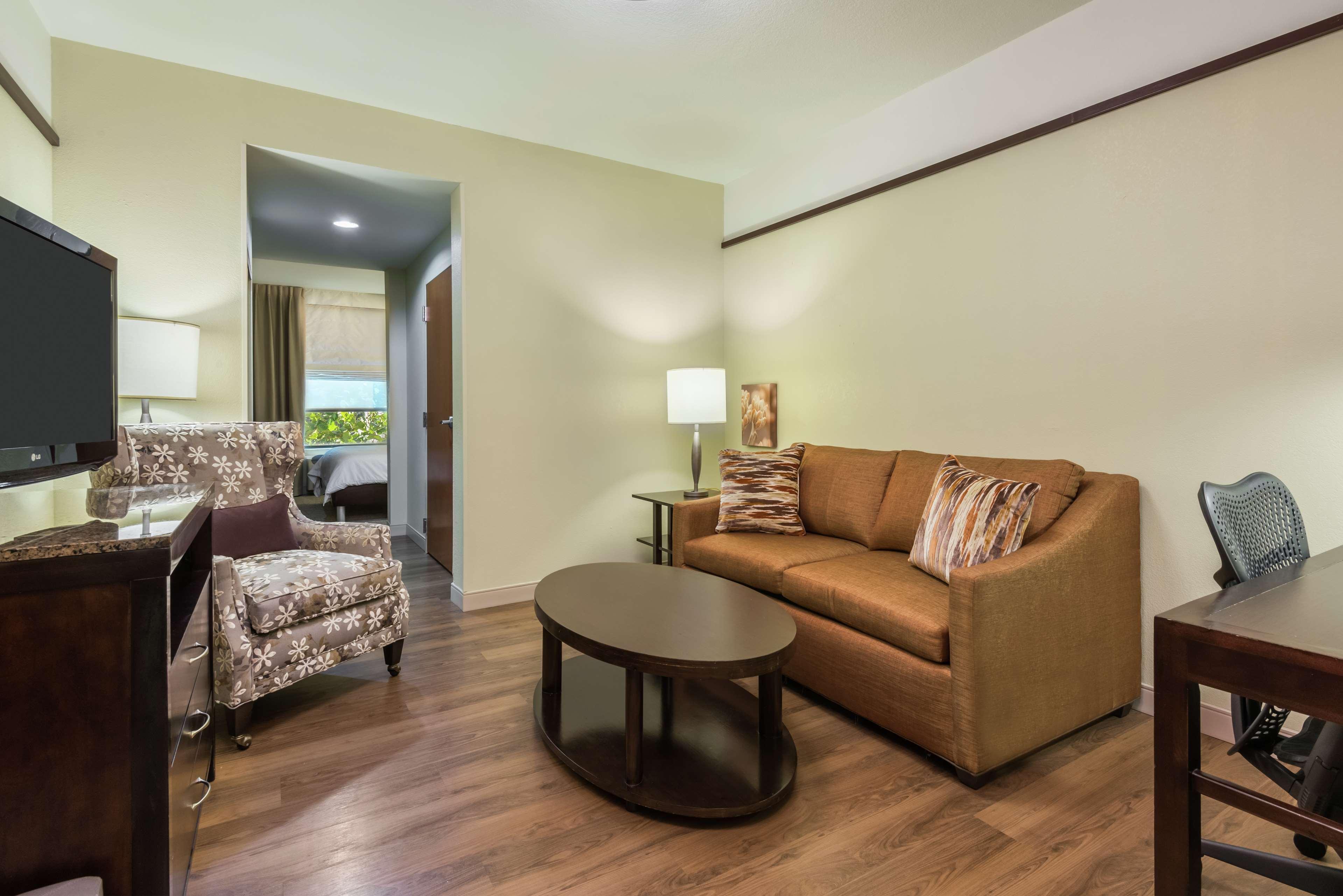 Hilton Garden Inn West Palm Beach Airport Экстерьер фото