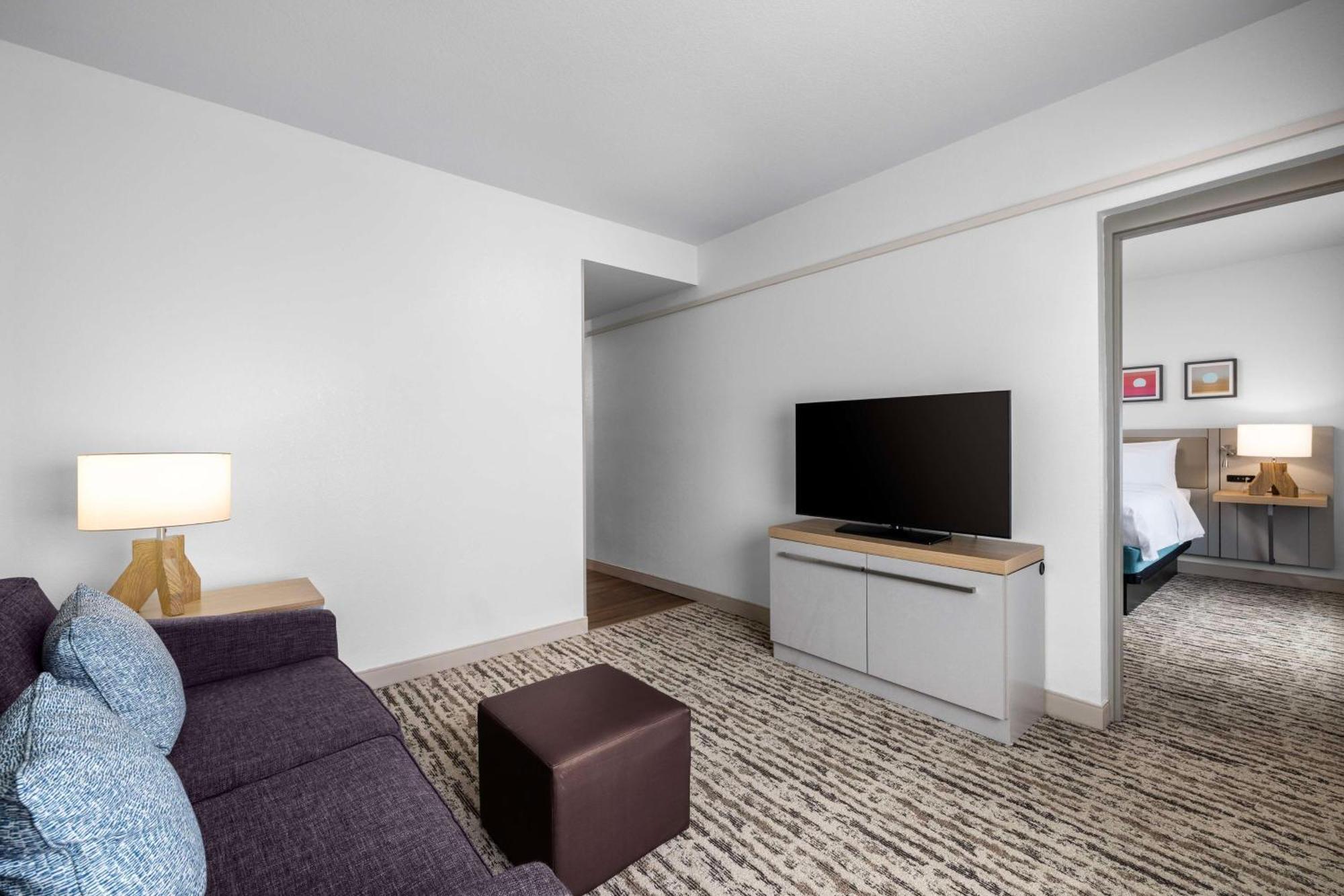 Hilton Garden Inn West Palm Beach Airport Экстерьер фото