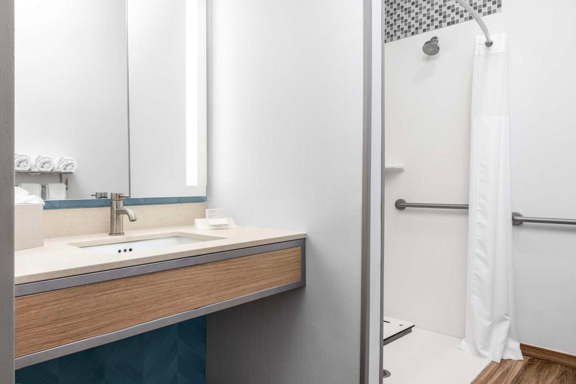 Hilton Garden Inn West Palm Beach Airport Экстерьер фото